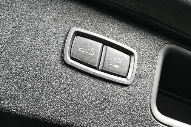 Certified 2026 Porsche Macan AWD/4WD image 32
