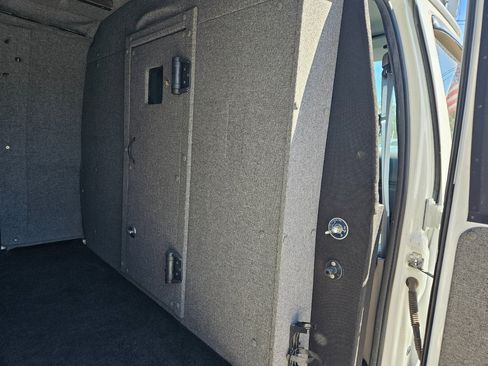 Used 2001 Ford E-350 and Econoline 350 Extended Super Duty image 20