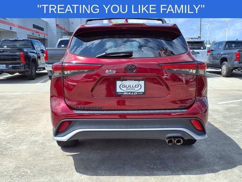 Used 2023 Toyota Highlander XSE FWD image 6
