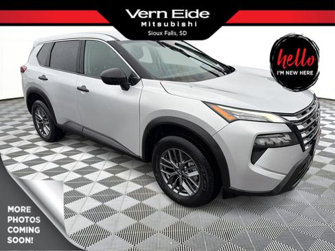 Used 2024 Nissan Rogue S image 1