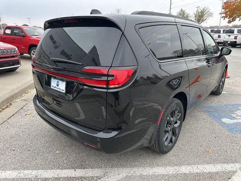New 2026 Chrysler Pacifica Select image 26