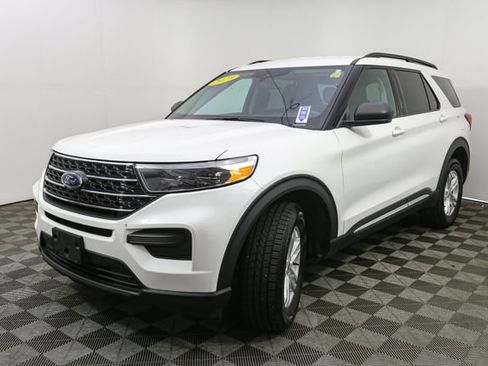 Used 2023 Ford Explorer XLT AWD/4WD image 5