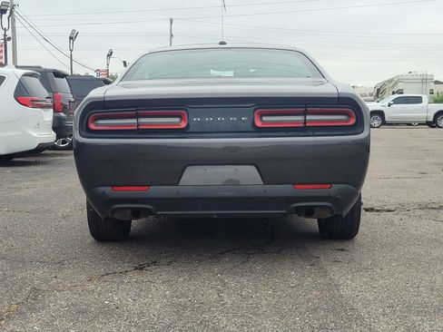 Used 2015 Dodge Challenger SXT image 7