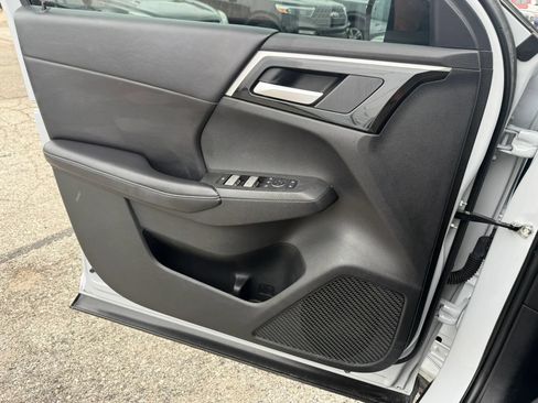 Used 2024 Mitsubishi Outlander SE Black Edition FWD image 23