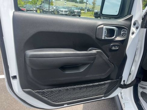 Used 2025 Jeep Wrangler Unlimited Rubicon AWD/4WD image 15