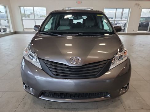 Used 2016 Toyota Sienna XLE FWD image 3