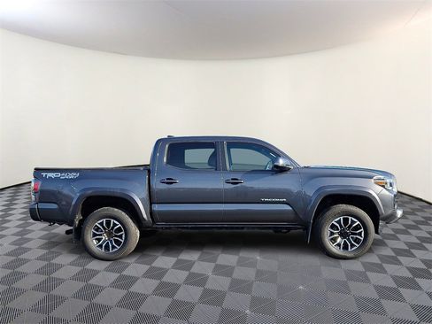 Used 2022 Toyota Tacoma SR image 10