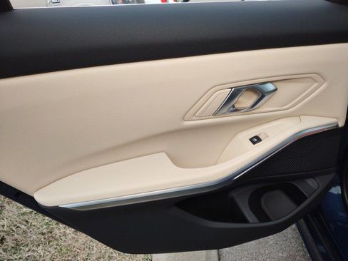 Used 2024 BMW 330i Sedan w/ Convenience Package image 23