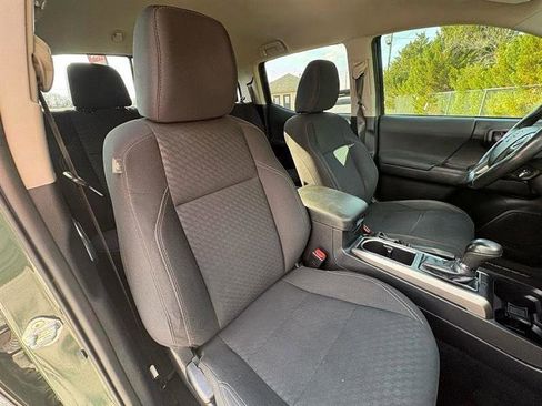 Used 2021 Toyota Tacoma SR5 w/ Trail Edition image 35