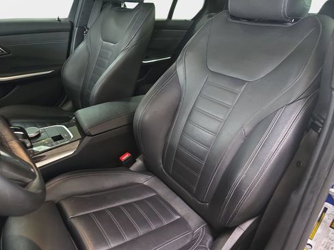 Used 2020 BMW 330i Sedan w/ M Sport Package RWD image 17