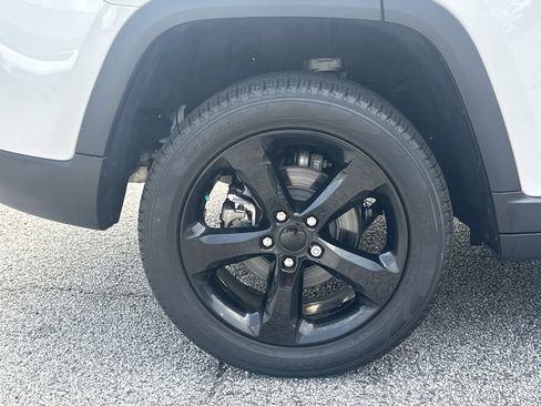 Used 2023 Jeep Grand Cherokee Limited w/ Black Appearance Package RWD image 18