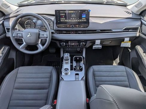 New 2026 Mitsubishi Outlander SE FWD image 13