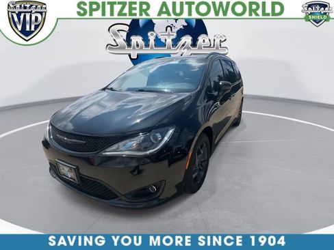 Used 2018 Chrysler Pacifica Limited w/ S Appearance Package FWD image 4