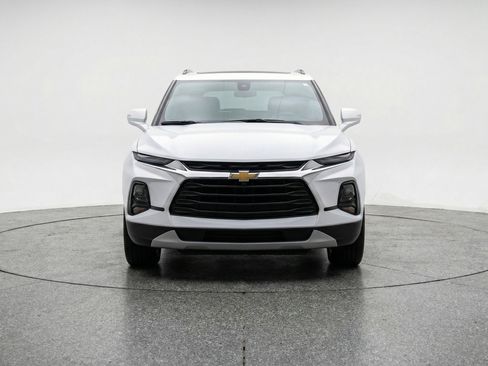 Used 2025 Chevrolet Blazer LT image 2