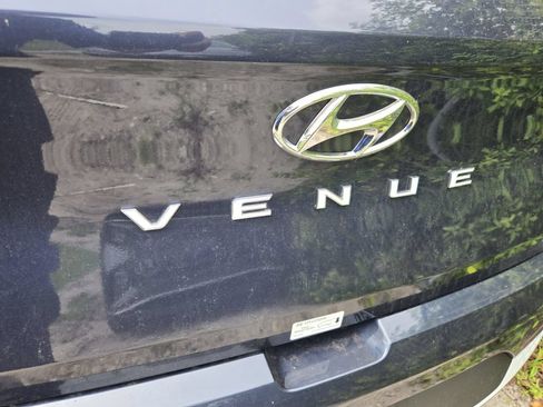 Used 2026 Hyundai Venue SEL FWD image 7