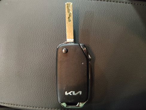 Used 2025 Kia Soul LX w/ LX Technology Package image 32