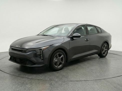 Used 2025 Kia K4 LXS image 3