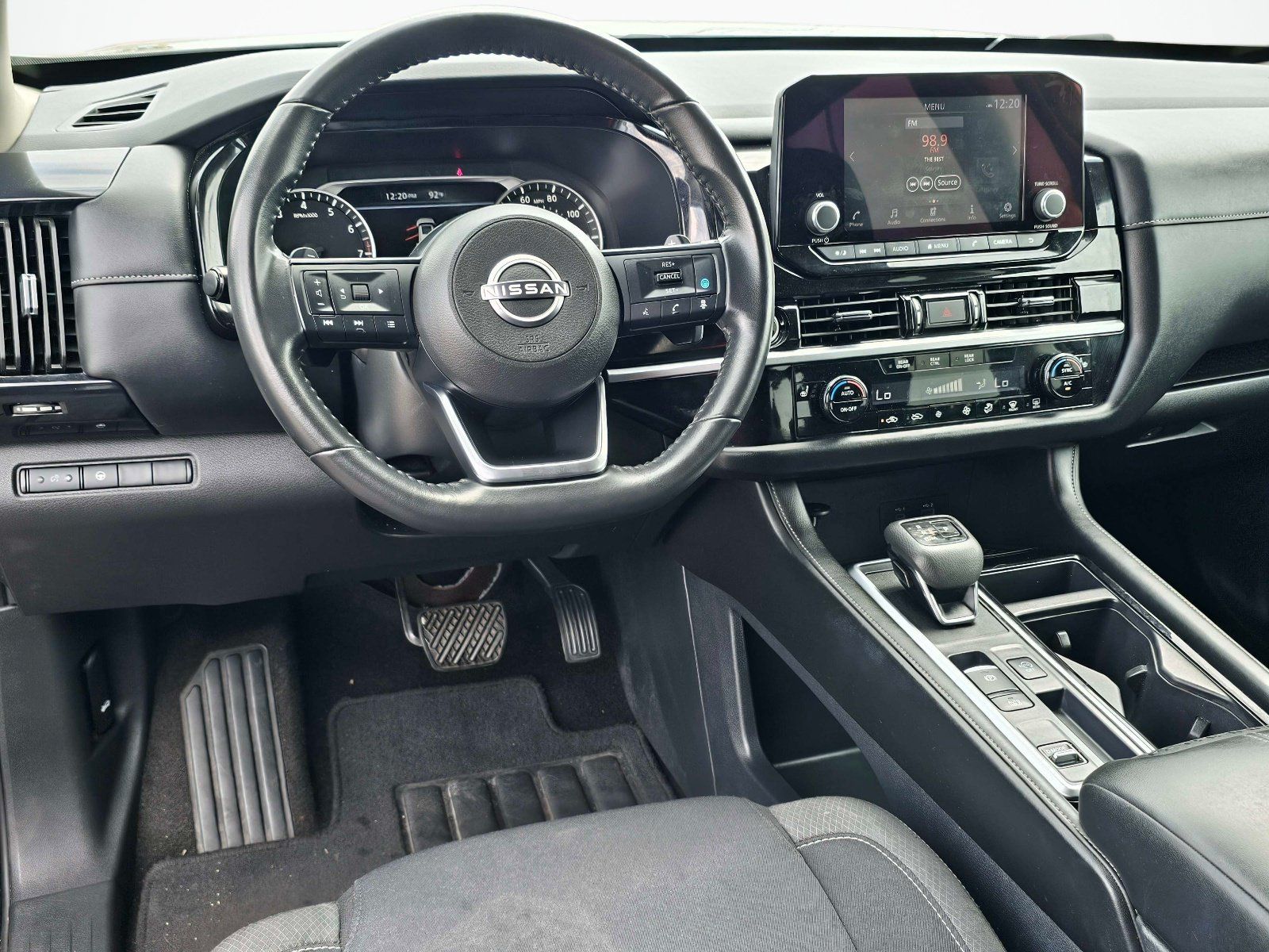 Used 2024 Nissan Pathfinder SV FWD image 32