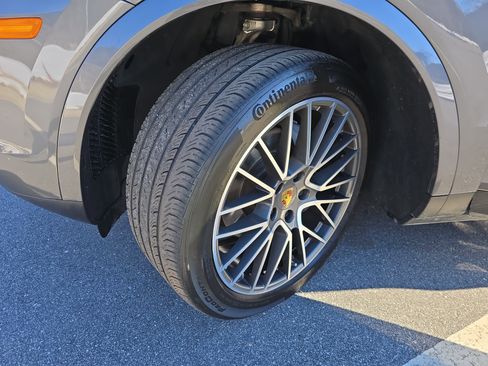 Used 2020 Porsche Cayenne Base image 35