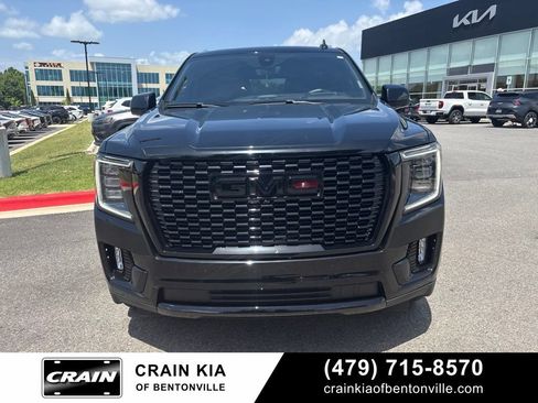 Used 2021 GMC Yukon Denali w/ Denali Premium Package AWD/4WD image 3