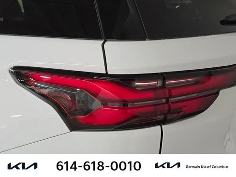 Used 2022 Chevrolet Traverse LT image 16