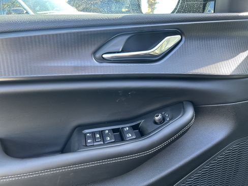 New 2025 Jeep Grand Cherokee Altitude image 13