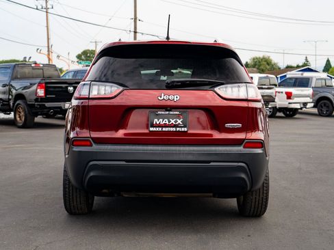 Used 2019 Jeep Cherokee Latitude w/ Popular Appearance Group FWD image 11