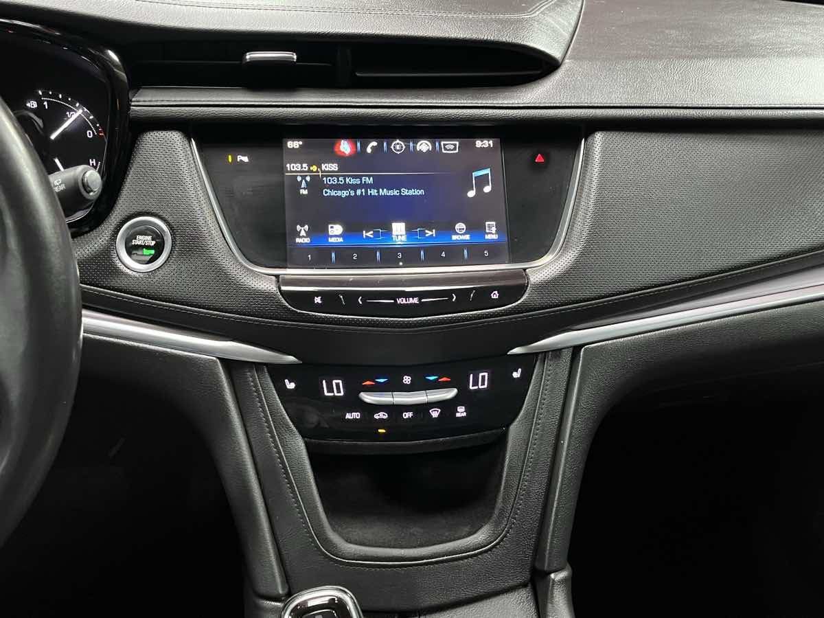 Used 2017 Cadillac XT5 Luxury w/ Driver Awareness Package AWD/4WD image 18