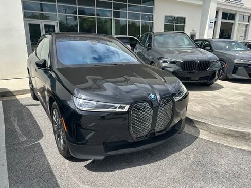 Used 2024 BMW iX xDrive50 w/ Premium Package AWD/4WD image 5