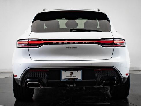 Certified 2024 Porsche Macan image 7