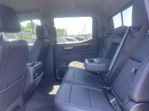 Used 2025 Chevrolet Silverado 1500 LT Trail Boss w/ Convenience Package II AWD/4WD image 9