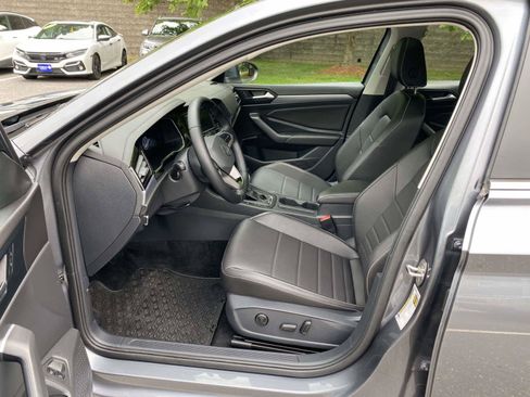 Used 2023 Volkswagen Jetta SE FWD image 9