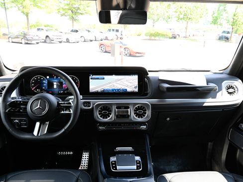 Used 2025 Mercedes-Benz G 550 image 38