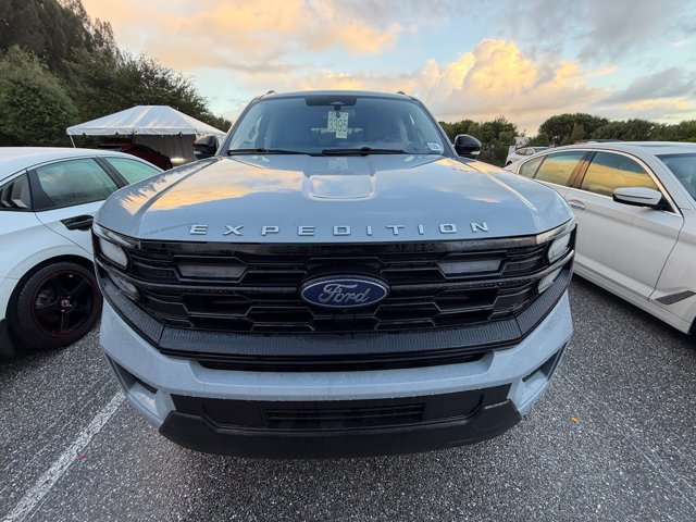 Used 2025 Ford Expedition Max Active RWD image 2