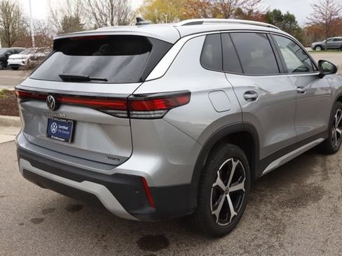 Used 2025 Volkswagen Tiguan SE w/ Panoramic Sunroof Package AWD/4WD image 3