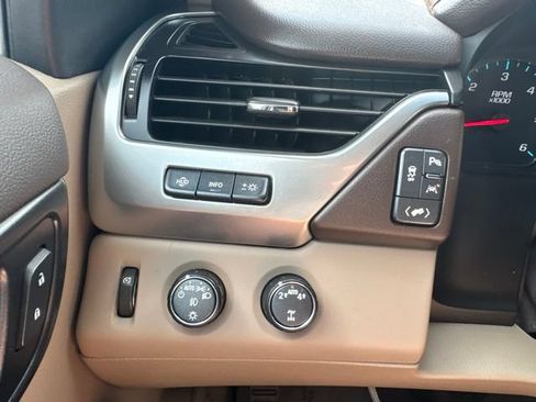 Used 2019 Chevrolet Suburban Premier AWD/4WD image 26