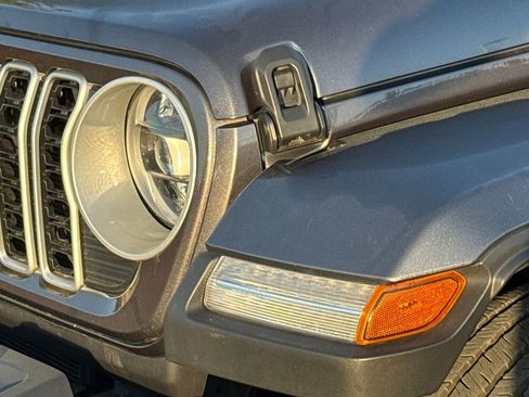 Used 2025 Jeep Wrangler Unlimited Sahara image 4