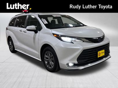 Used 2022 Toyota Sienna XLE