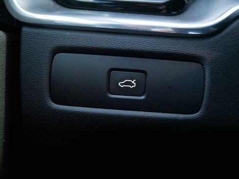 Certified 2025 Volvo XC60 B5 Core image 27