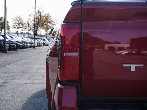 Used 2025 Toyota Tacoma Limited image 39