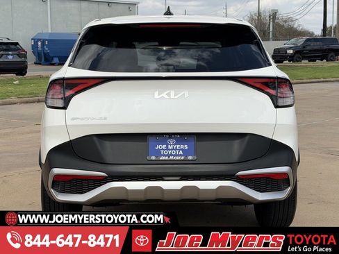 Used 2025 Kia Sportage LX image 8