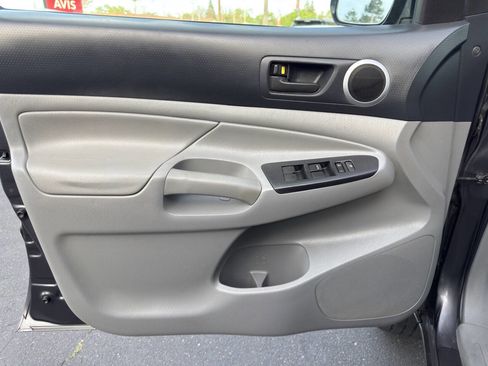 Used 2013 Toyota Tacoma 4x4 Double Cab w/ TRD Off-Road Pkg image 8