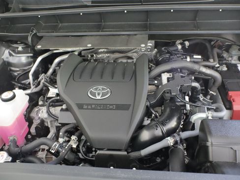 Used 2023 Toyota Highlander XLE AWD/4WD image 28