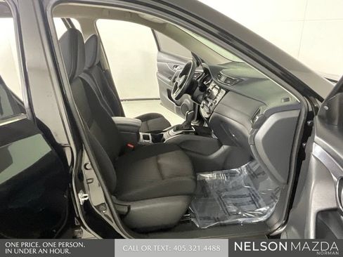 Used 2017 Nissan Rogue SV FWD image 14