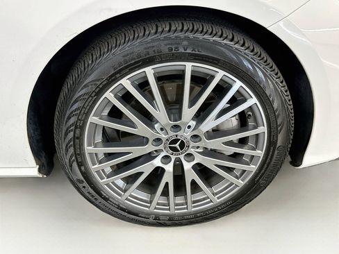 Used 2025 Mercedes-Benz CLA 250 4MATIC image 11