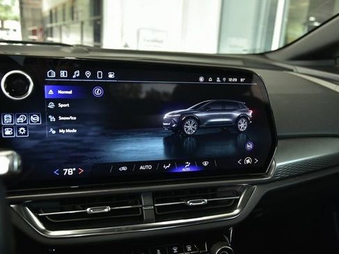 Used 2025 Chevrolet Equinox EV LT image 23