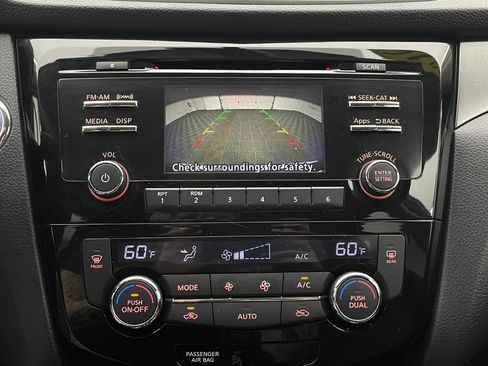 Used 2016 Nissan Rogue SV AWD/4WD image 4