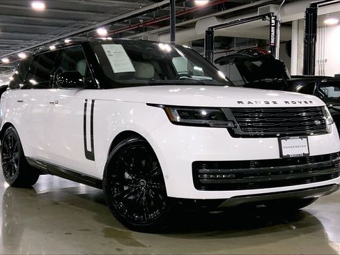 Used 2023 Land Rover Range Rover SE AWD/4WD image 2