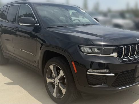 Used 2023 Jeep Grand Cherokee Limited w/ Trailer Tow Prep Group (B) AWD/4WD image 7
