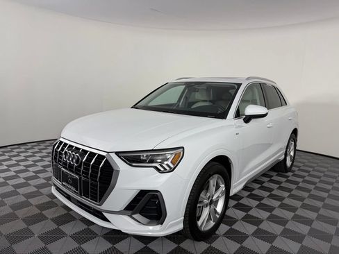 Used 2023 Audi Q3 2.0T Premium w/ Convenience Package AWD/4WD image 3